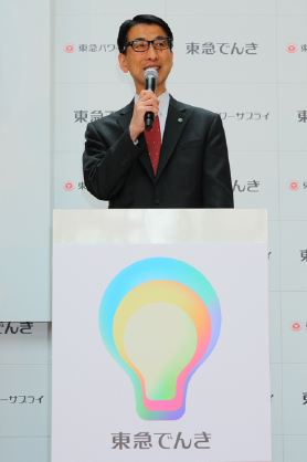 スピーチをする村井社長